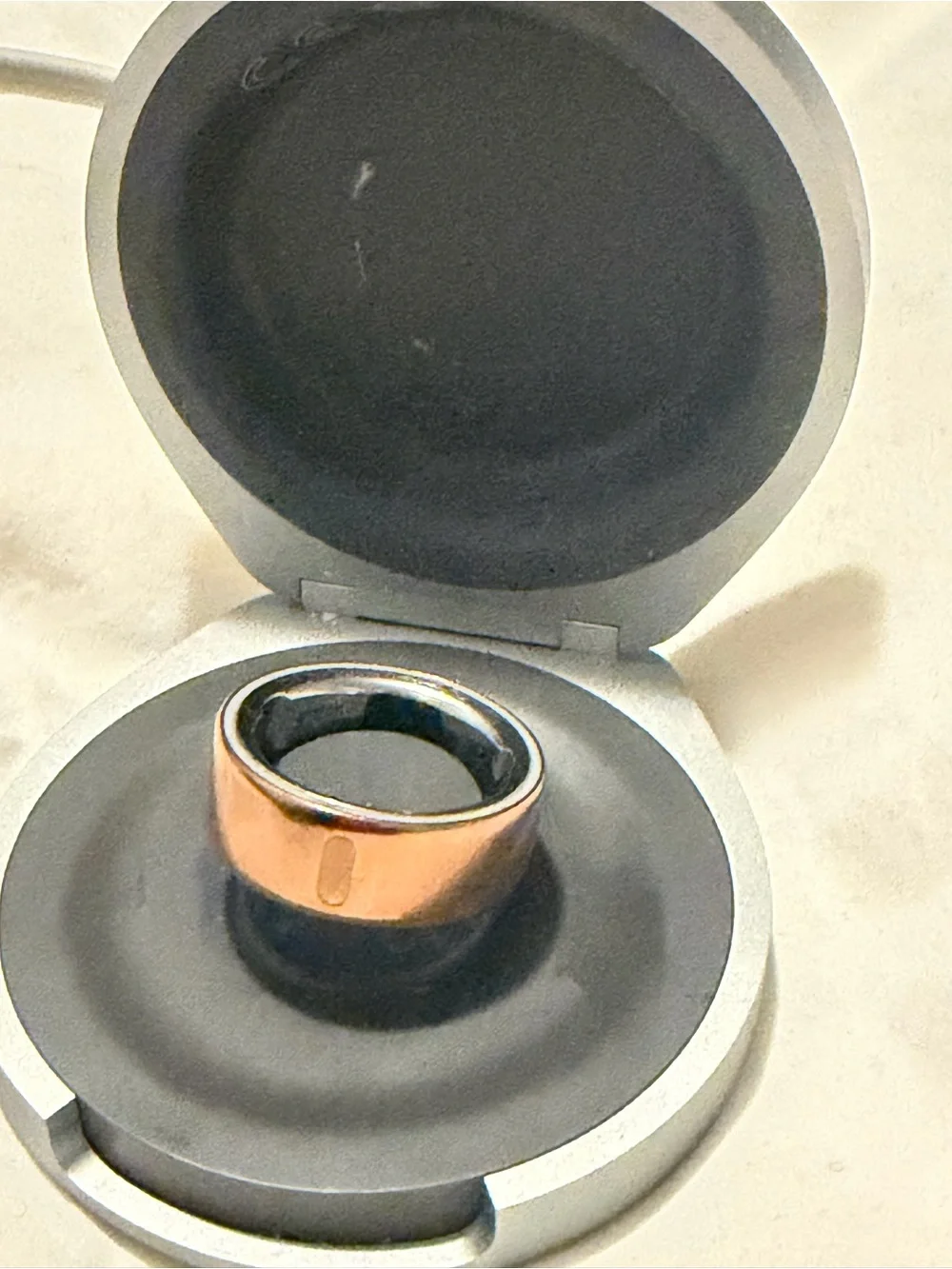 Oura Ring Generation 4 Rose Gold Size 6 incl travel charger case & reg charger